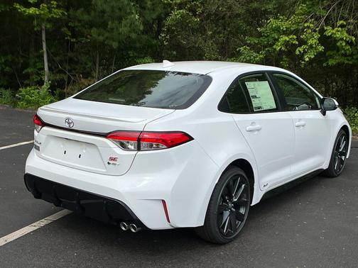 Ice Cap 2026 Toyota Corolla Hybrid SE