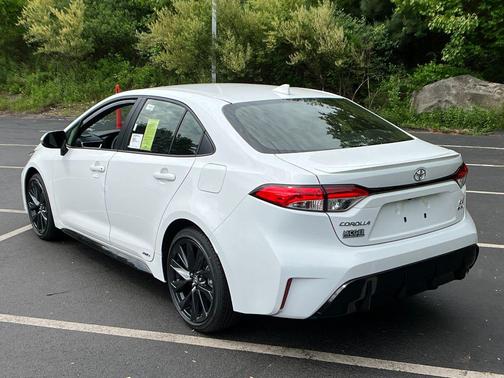 Ice Cap 2026 Toyota Corolla Hybrid SE