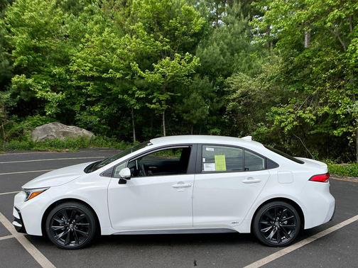 Ice Cap 2026 Toyota Corolla Hybrid SE