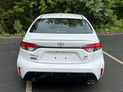 Ice Cap 2026 Toyota Corolla Hybrid SE
