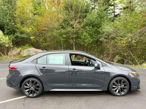 Underground/Midnight Black Metallic 2026 Toyota Corolla XSE