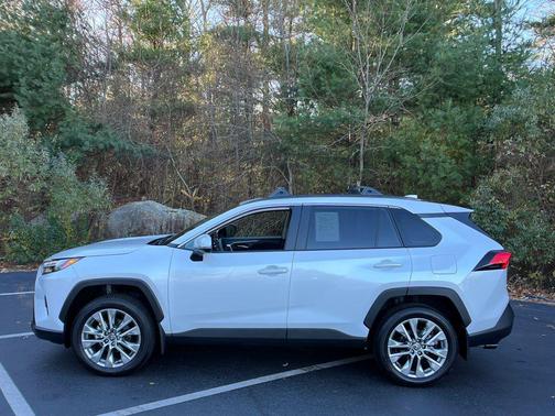 2025 Toyota RAV4 XLE Premium