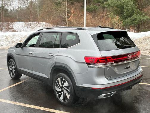 2025 Volkswagen Atlas 2.0T SE w/Technology 4MOTION