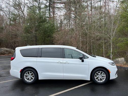 Bright White Clearcoat 2025 Chrysler Pacifica L