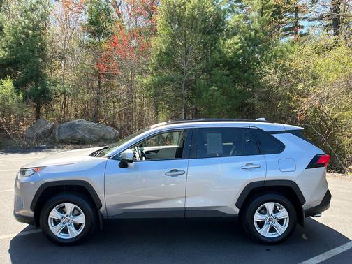 Silver Sky Metallic 2019 Toyota RAV4 XLE