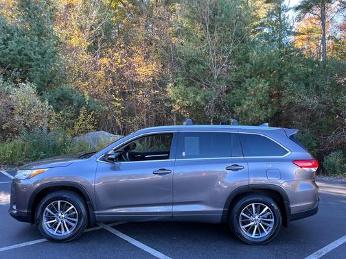 Predawn Gray Mica 2017 Toyota Highlander XLE
