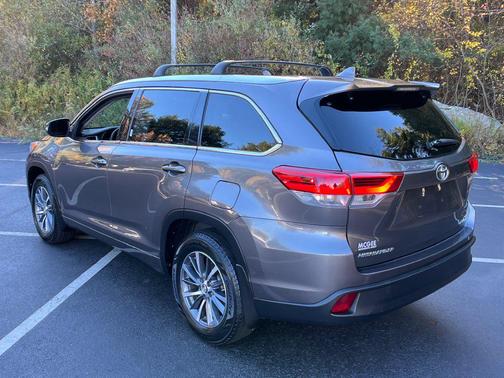 Predawn Gray Mica 2017 Toyota Highlander XLE