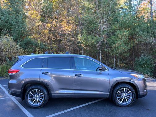 Predawn Gray Mica 2017 Toyota Highlander XLE