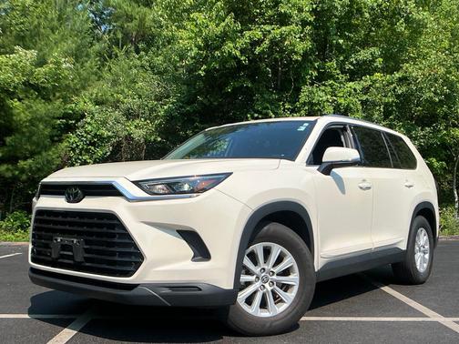 Cream 2024 Toyota Grand Highlander XLE