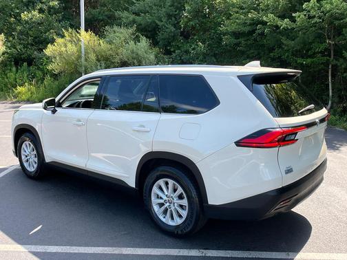 Cream 2024 Toyota Grand Highlander XLE