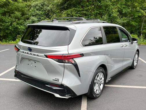 2023 Toyota Sienna XSE 7 Passenger