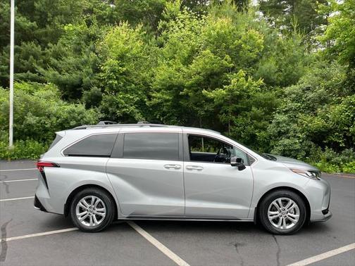 2023 Toyota Sienna XSE 7 Passenger