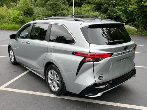 2023 Toyota Sienna XSE 7 Passenger