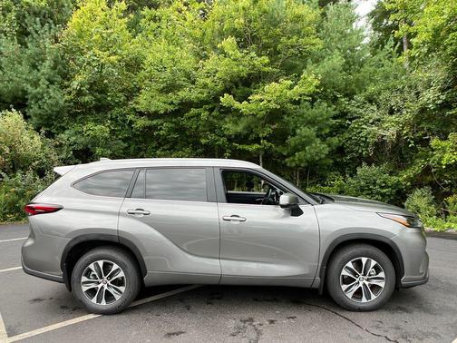 Heavy Metal 2026 Toyota Highlander XLE