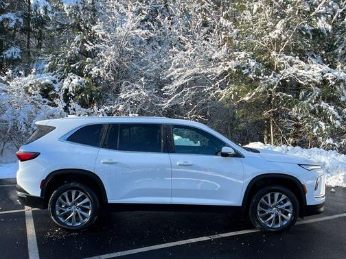 2025 Buick Enclave Preferred FWD