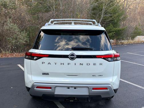 2024 Nissan Pathfinder SL 4WD