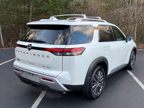 2024 Nissan Pathfinder SL 4WD