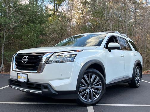 2024 Nissan Pathfinder SL 4WD
