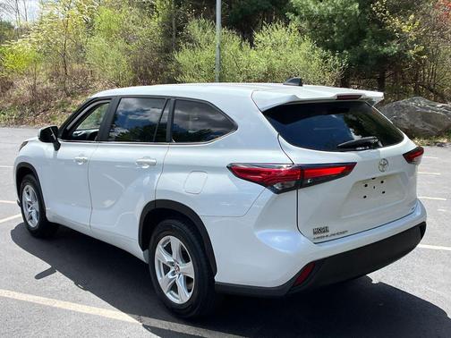 Wind Chill Pearl 2023 Toyota Highlander LE
