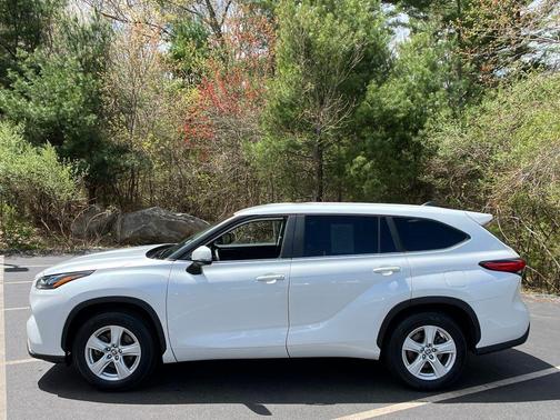 Wind Chill Pearl 2023 Toyota Highlander LE
