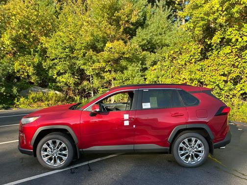 2025 Toyota RAV4 XLE Premium