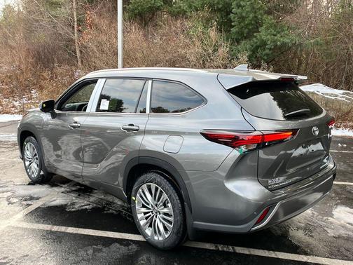 2026 Toyota Highlander Platinum