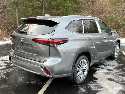 2026 Toyota Highlander Platinum