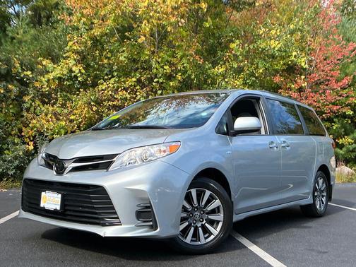 2020 Toyota Sienna LE