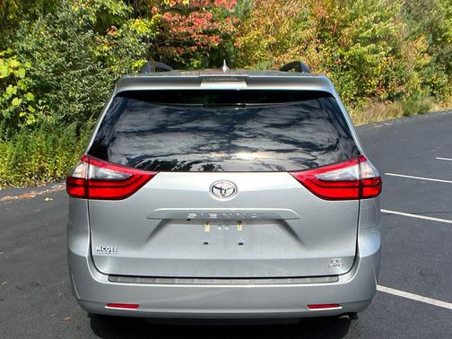 2020 Toyota Sienna LE