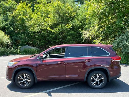 Ooh La La Rouge Mica 2018 Toyota Highlander LE Plus