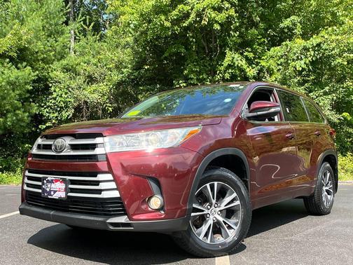 Ooh La La Rouge Mica 2018 Toyota Highlander LE Plus