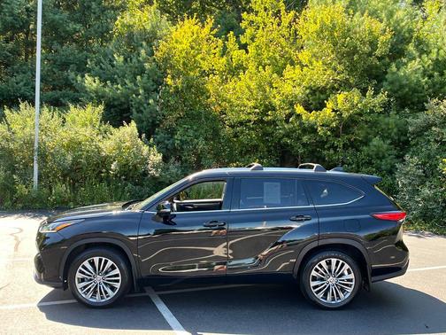 2023 Toyota Highlander Platinum
