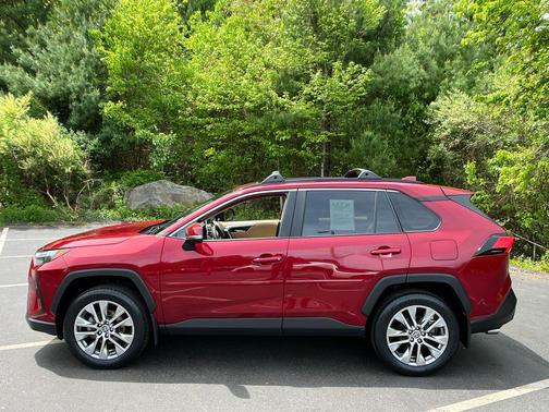 Pearl 2023 Toyota RAV4 XLE Premium