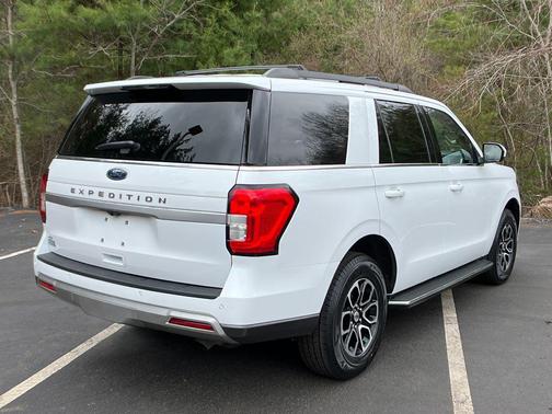 Oxford White 2022 Ford Expedition XLT