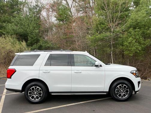 Oxford White 2022 Ford Expedition XLT
