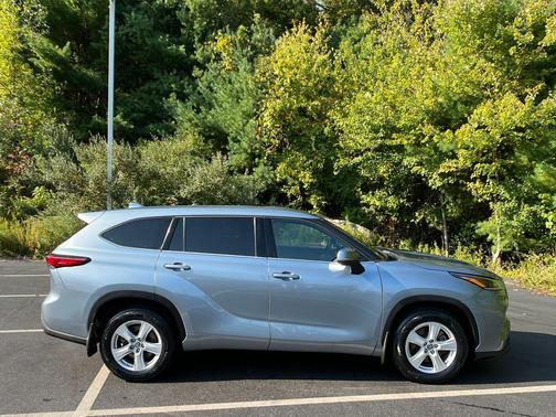 2021 Toyota Highlander LE