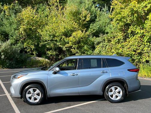 2021 Toyota Highlander LE