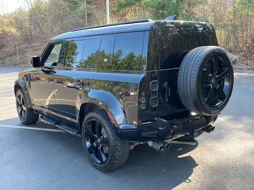 Santorini Black Metallic 2024 Land Rover Defender 110 P400 X-Dynamic SE