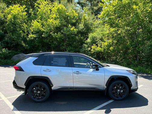 2025 Toyota RAV4 Hybrid SE