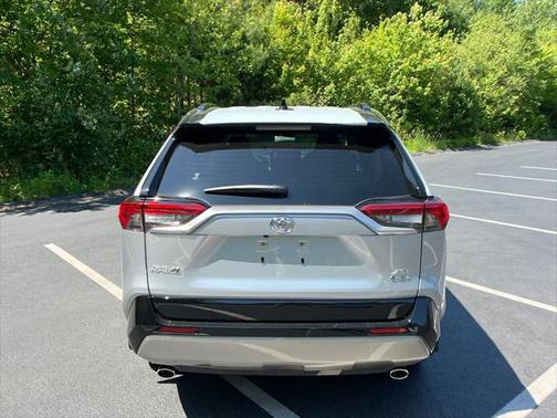 2025 Toyota RAV4 Hybrid SE