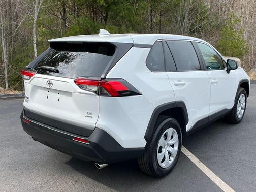 0040 2023 Toyota RAV4 LE