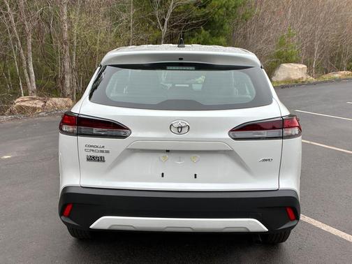 Wind Chill Pearl 2026 Toyota Corolla Cross L