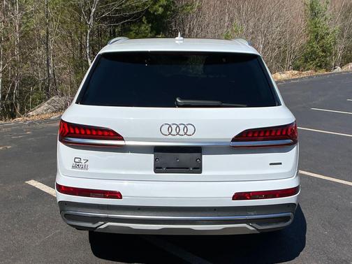 2021 Audi Q7 45 Premium