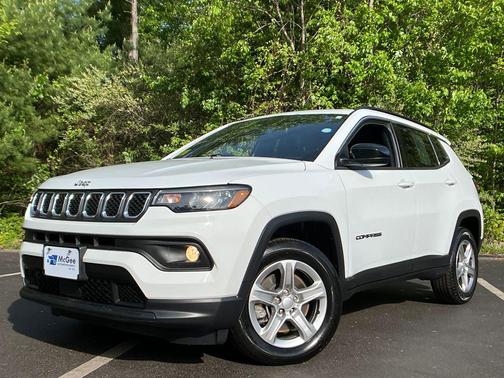 Bright White Clearcoat 2023 Jeep Compass Latitude
