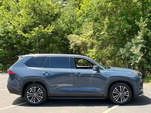 Cloud 2025 Toyota Grand Highlander Hybrid Limited MAX