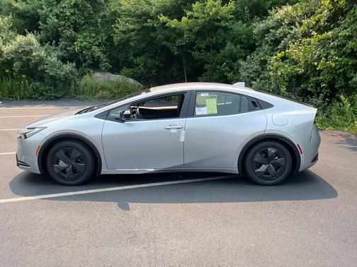 2025 Toyota Prius Plug-In Hybrid SE
