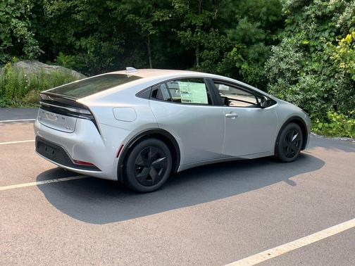 2025 Toyota Prius Plug-In Hybrid SE