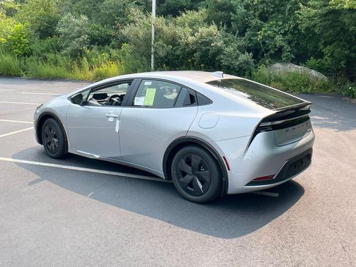 2025 Toyota Prius Plug-In Hybrid SE