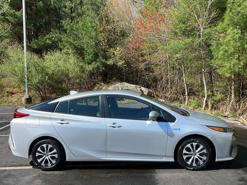 Classic Silver Metallic 2022 Toyota Prius Prime XLE