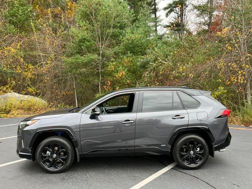 2025 Toyota RAV4 Hybrid SE